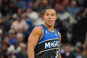 打得还行！贝恩半场7投3中&罚球2中2得9分2板1助 正负值+5