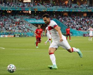 恰尔汗奥卢：这是一场重要的胜利，要避免附加赛累积黄牌停赛风险