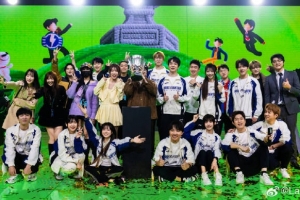 Langx晒合照：今年解说杯结束啦 明年加油 大满亚上路了