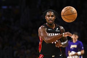 阿德巴约：小米切尔让球队进攻变得无比顺畅 他清楚自己的定位