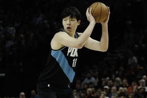 备受关注！“杨瀚森背靠背出战2分半”话题冲上微博热搜榜第二