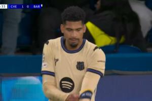 怎么老是你？阿劳霍半场染红，去年踢巴黎半小时吃直红球队被逆转