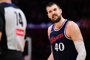 指望不上！祖巴茨12中5拿到10分10板出现5犯规 正负值-11