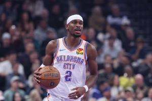 离谱！亚历山大带病出战19中12⚡️轰40分6板6助3断！