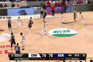 连续浪费机会！中国男篮关键时刻被韩国连抢三个前场板！
