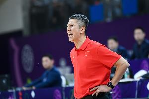 媒体人：各种低效的低位单打 中国男篮对周琦低位能力盲目自信