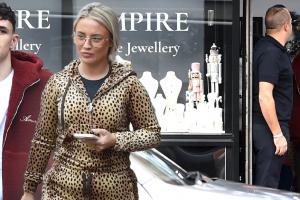 要成家了？福登与女友一同逛珠宝店挑戒指，25岁已经有3个孩子