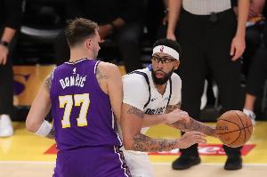 开季至今季后赛概率变化：湖人67→95% 猛龙50→84% 独行侠61→8%