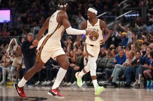 4前场板很有侵略性！巴特勒半场9中3 得到11分6板5助&正负值+12