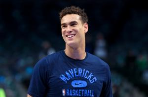 晴雨表！本赛季德怀特·鲍威尔有得分时独行侠4-1 反之则是0-11！