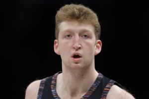 年轻人打挺好！27号秀沃尔夫16中8拿全队最高22分 另有4板4助1帽