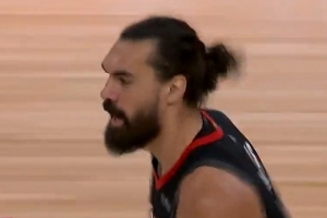 力拔山兮！杜兰特反击吊球 亚当斯接球转身暴起隔扣菲利波夫斯基