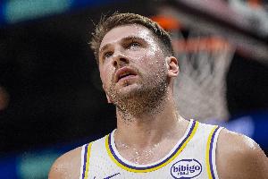 两节半8次失误！队记：东契奇表现疲态 比赛态度散漫