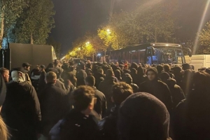 队报：尼斯球员和球迷爆发激烈肢体冲突，体育总监莫里斯被殴打