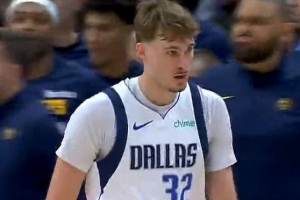 我得展示一下！小内姆哈德反击抛传 弗拉格底线空切暴扣打停掘金