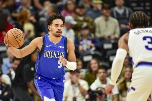 浓眉谈内姆哈德：作为落选秀进步很大 尽管是双向合同但深受喜爱