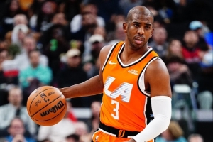 名记：没啥比保罗2011年没去湖人更令人震惊 但今天这事同样诡异