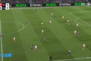 离谱！奥尔莫造点，莱万主罚右脚大力轰门直接踢向看台