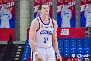 难阻失利！大卫·詹姆斯13中7拿到20分9板 罚球6中5