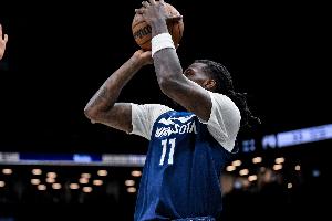 高炮台！纳兹·里德半场7中5拿到13分 三分3中3