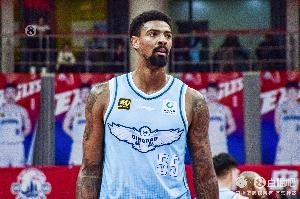 效率可以！半场米奇8中7拿到14分4板 约瑟夫·杨7中5贡献11分4助