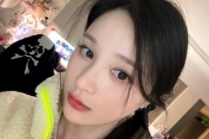 周周喵分享姿态生活日常照片：下播以后