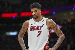 持续追击！德鲁·史密斯反击助飞韦尔空接暴扣 追到个位数分差