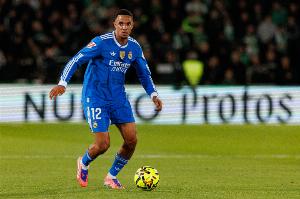 又伤了！阿诺德今夏免签加盟皇马，伤缺时间近100天 出场16次