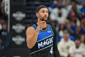 打得好但早早犯满！萨格斯20中10拿到24分4板4助3断