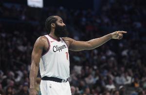 攻防两端发力！哈登首节打满出手12次&无罚球 砍下13分3抢断