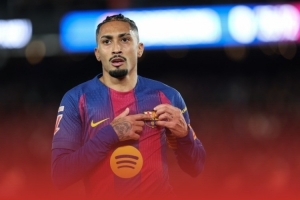 每体：拉菲尼亚没有经纪人也无意离队，他坚定想留在巴萨履行合同