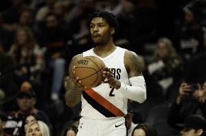 锦上添花！凯莱布·乐福弧顶三分命中 帮助球队扩大领先