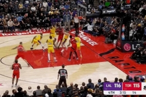 管泽元看湖人绝杀猛龙：啊啊啊啊啊啊绝杀啦！！八村塁啊啊啊啊