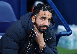 平西汉姆！阿莫林：曼联表现不够稳定 并非前场堆砌人数就有球权