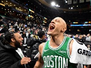 完美演出！沃尔什攻防俱佳 8中8砍生涯新高22分外加7板3助2断1帽