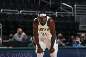 詹宁斯：雄鹿送走霍勒迪是搬石头砸脚 那是一切问题的起源