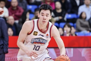 干劲十足！郭昊文首节替补6分钟拿9分 完成2次抢断&上演反击暴扣