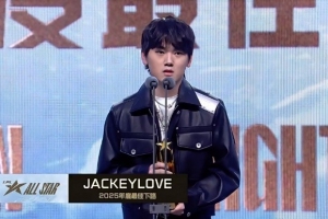 TES官方：热爱常随 锋芒常在 恭喜JackeyLove荣获年度最佳下路！