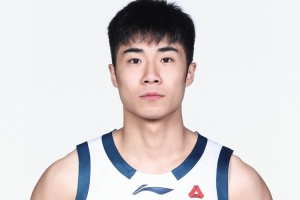 手感很一般！杜智博半场5中1仅拿4分1助 正负值-21暂时最低