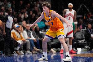 不惧强敌！黄蜂本赛季3战猛龙赢下2场 唯一败绩拜巴恩斯封盖所赐