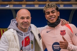 伊涅斯塔晒造访巴萨训练基地照片：回家的感觉很美好