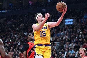 里夫斯：生涯首次被全场紧逼是泰伦·卢球队做的 这历练让我成长