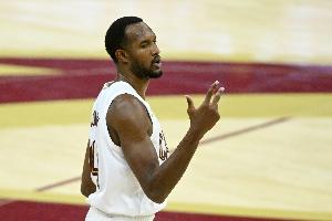 稳定全面！莫布里12投7中 砍下1710篮板5助攻2盖帽