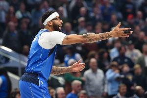 屋漏偏逢连夜雨！浓眉腿部不适一瘸一拐进入暂停