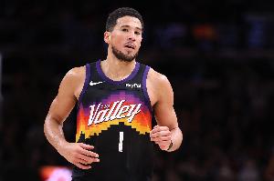 奥特：布克现在是每日观察状态 他经历过这种情况&目前恢复良好