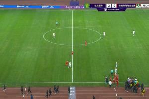 双方球员发生冲突，比赛中断3分钟！