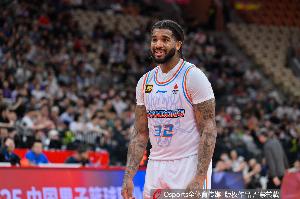 打得可以！克里斯13中8拿到23分8板2助1帽