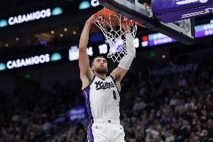 今天手感爆了！拉文上半场14中9爆砍29分5板 三分7中6