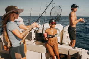 纷纷扰扰与我无关！本·西蒙斯晒出海游玩视频 29岁享受生活