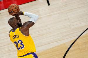 明日客战76人！詹姆斯出战成疑 斯玛特继续缺阵